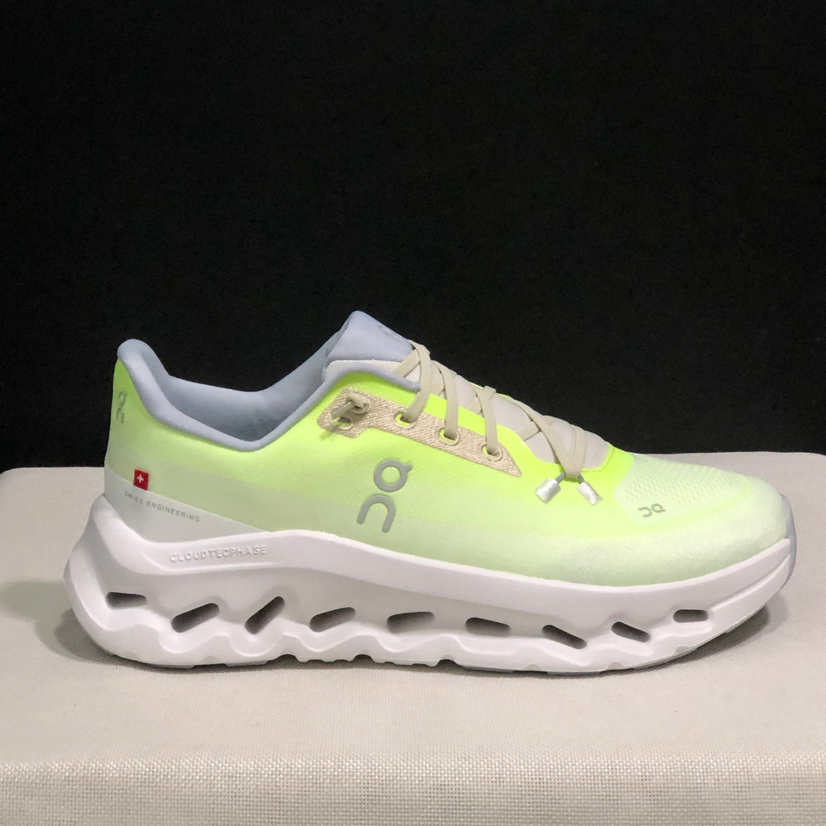 Cloudtilt - Lime Ivory